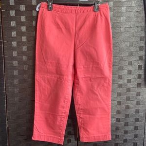 Gently used no stains or rips, side zipper‎ is on l hip